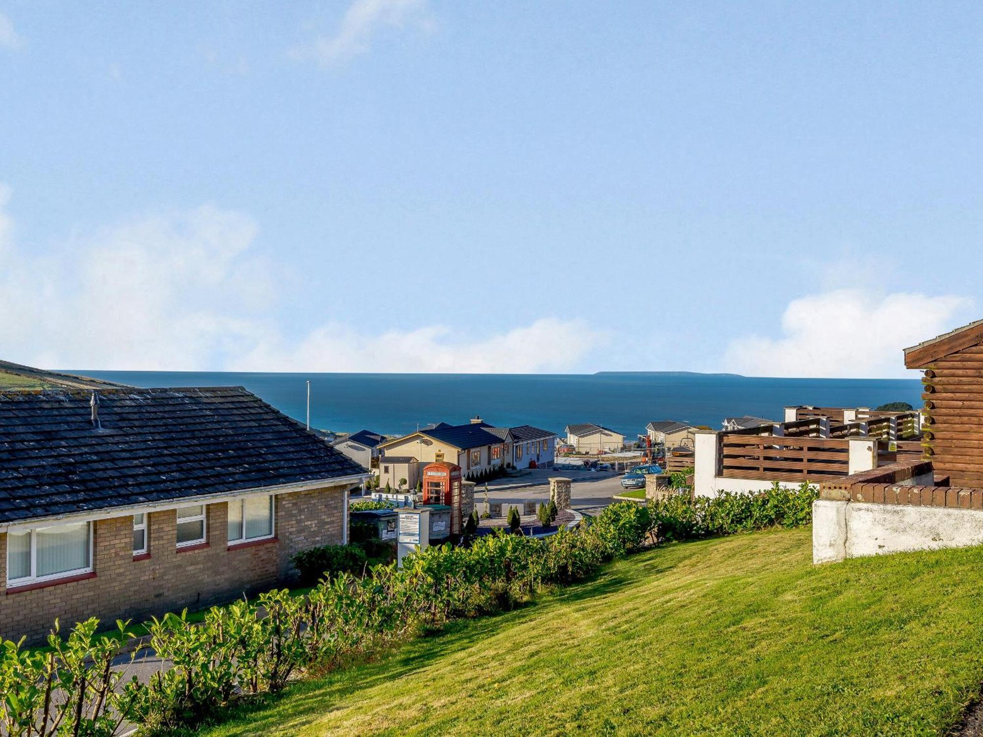 Surfers Hideaway Villa วูลาโคมบ์ ภายนอก รูปภาพ